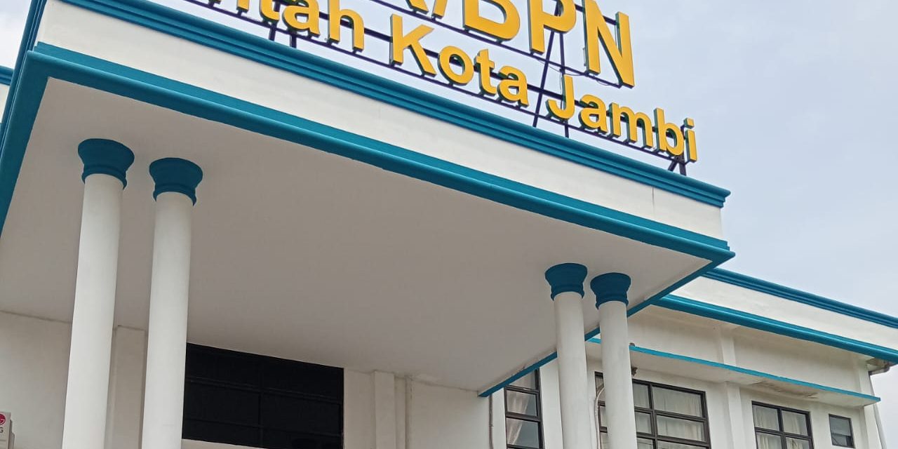 Penutupan akses jalan umum yg dilakukan Hendri,dan juga Acok kini mencuat kepublik.pendi pemilik lahan tuntut ke Adilan,