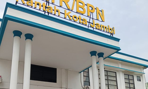 Penutupan akses jalan umum yg dilakukan Hendri,dan juga Acok kini mencuat kepublik.pendi pemilik lahan tuntut ke Adilan,