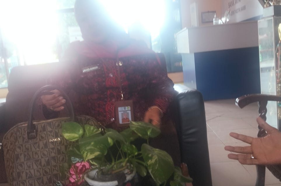 Kepsek SMP 7 kota Jambi Terkesan Arogan dan Sombong Terhadap Wartawan