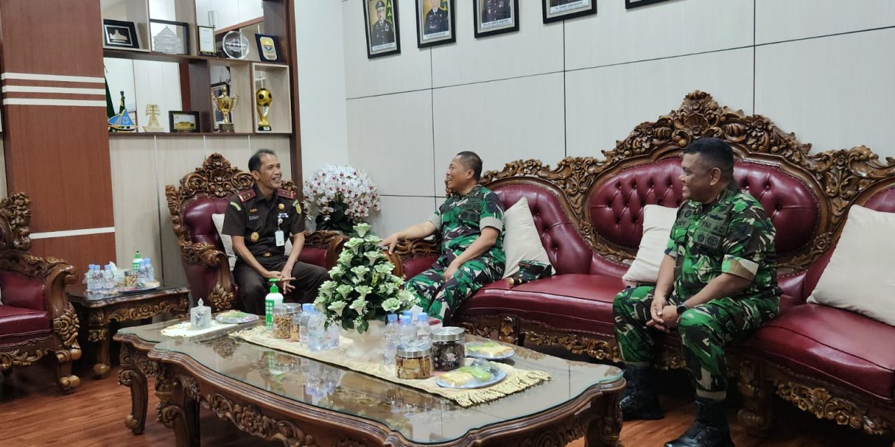 Pererat Silaturahmi dan Sinegitas dengan Forkopimda Danrem 042/Gapu Berkunjung ke Kantor Kejati Provinsi Jambi