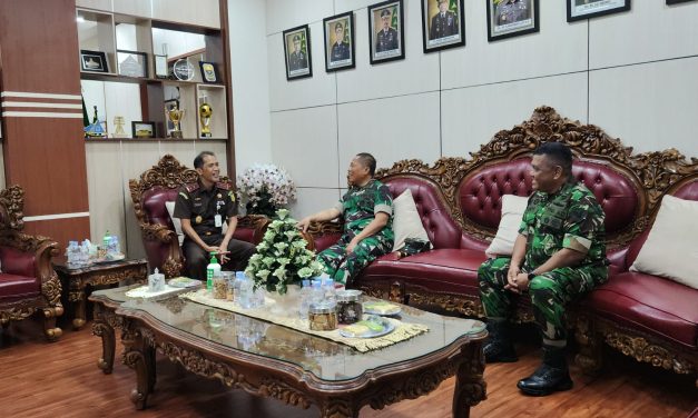 Pererat Silaturahmi dan Sinegitas dengan Forkopimda Danrem 042/Gapu Berkunjung ke Kantor Kejati Provinsi Jambi