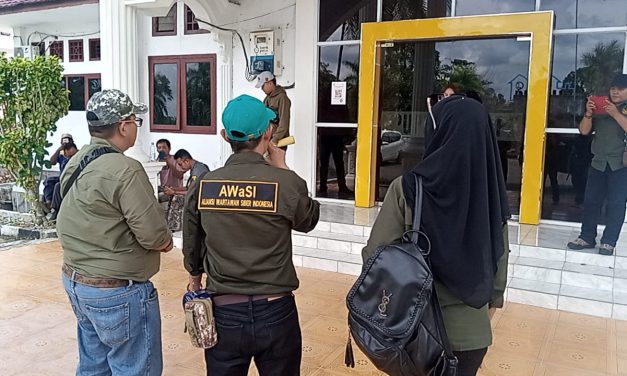 AWASI Jambi Gelar Aksi Unjuk Rasa Di Dinas PUPR Tebo, Tuntut Keterbukaan Informasi Publik