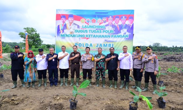 Kapolda Jambi Bersama Danrem 042 Gapu Serta Forkopimda Melaksanakan Launching Gugus Tugas Polri Dalam Mendukung Ketahanan Pangan
