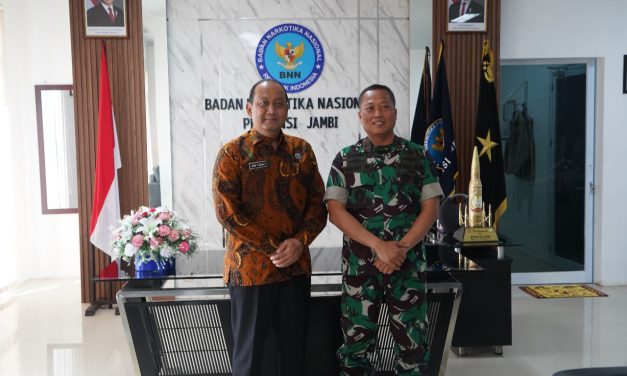 “Kunjungan Kerja dan Silaturahmi Danrem 042/Gapu: Sinergi TNI-BNN dalam Pemberantasan Narkoba”