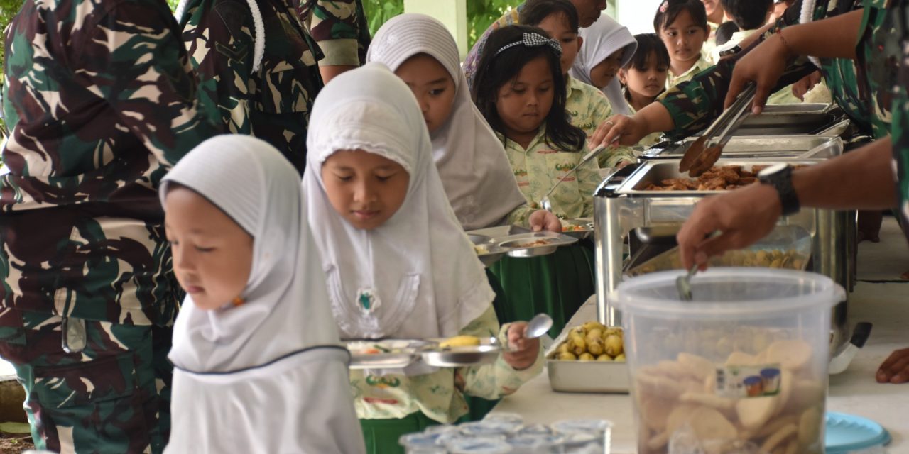 Bekangdam II/Swj Gelar Program Dapur Masuk Sekolah di SD Kartika II-1 Palembang