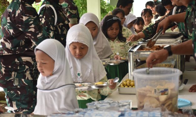 Bekangdam II/Swj Gelar Program Dapur Masuk Sekolah di SD Kartika II-1 Palembang