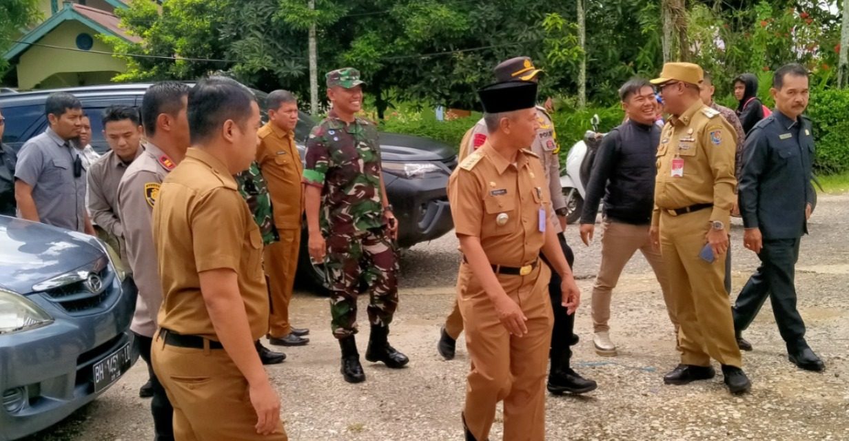 Dandim 0420/Sarko Bersama Forkopimda Sarolangun Lakukan Peninjauan TPS Menjelang Pemilihan Kepala Daerah 2024