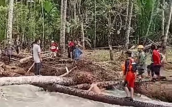 5 Tewas Korban Banjir Bandang Desa Hilinawalo Kec Mazingo Belum Ditemukan