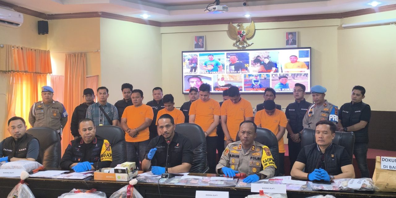 Tim Resmob Polda Jambi dan Opsnal Polres Kerinci, berhasil menangkap 4 orang pelaku pengerusakan kotak suara di TPS Kota Sungai Penuh