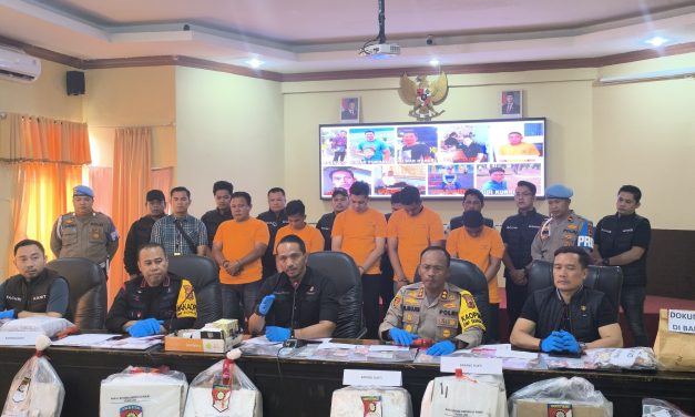 Tim Resmob Polda Jambi dan Opsnal Polres Kerinci, berhasil menangkap 4 orang pelaku pengerusakan kotak suara di TPS Kota Sungai Penuh