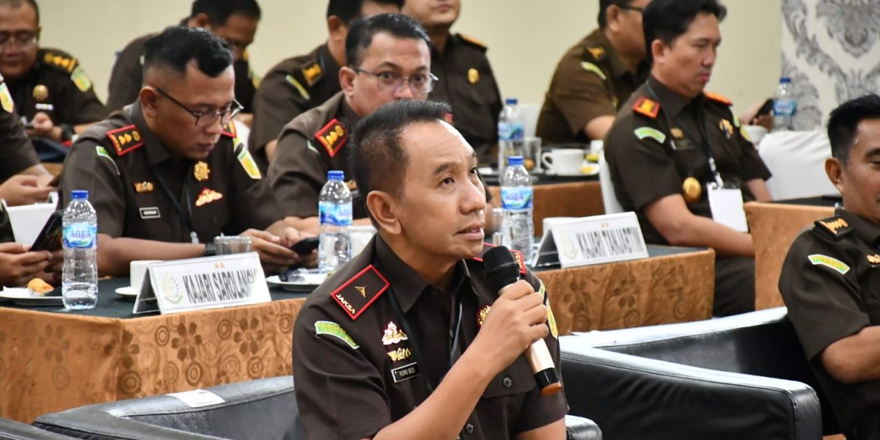 Wakil Kepala Kejaksaan Tinggi Jambi Riono Budi Santoso, S.H., M.H., Menutup Rapat Kerja Daerah Kejati Jambi Tahun 2024