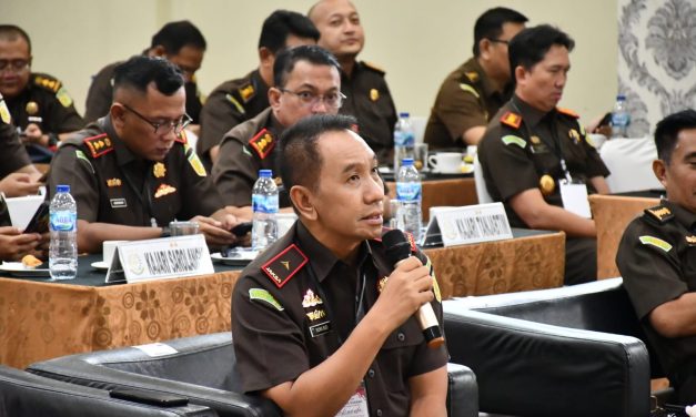 Wakil Kepala Kejaksaan Tinggi Jambi Riono Budi Santoso, S.H., M.H., Menutup Rapat Kerja Daerah Kejati Jambi Tahun 2024
