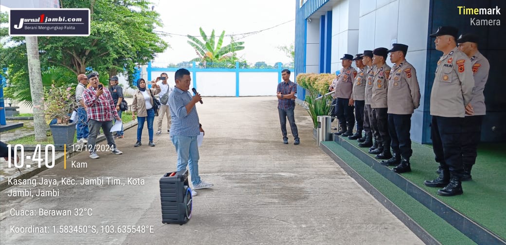 Aksi Unjuk Rasa LSM ” Lentera Nasional Daulat Rakyat” Di Kantor Pengawasan Dan Pelayanan Bea Dan Cukai Jambi.