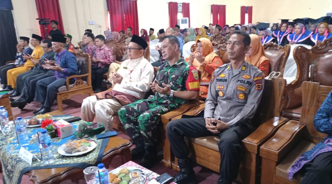 “Kehadiran Mayor Arm Adi Hernizam Warnai Wisuda STIKES Merangin, Lulusan Siap Hadapi Tantangan Kesehatan”