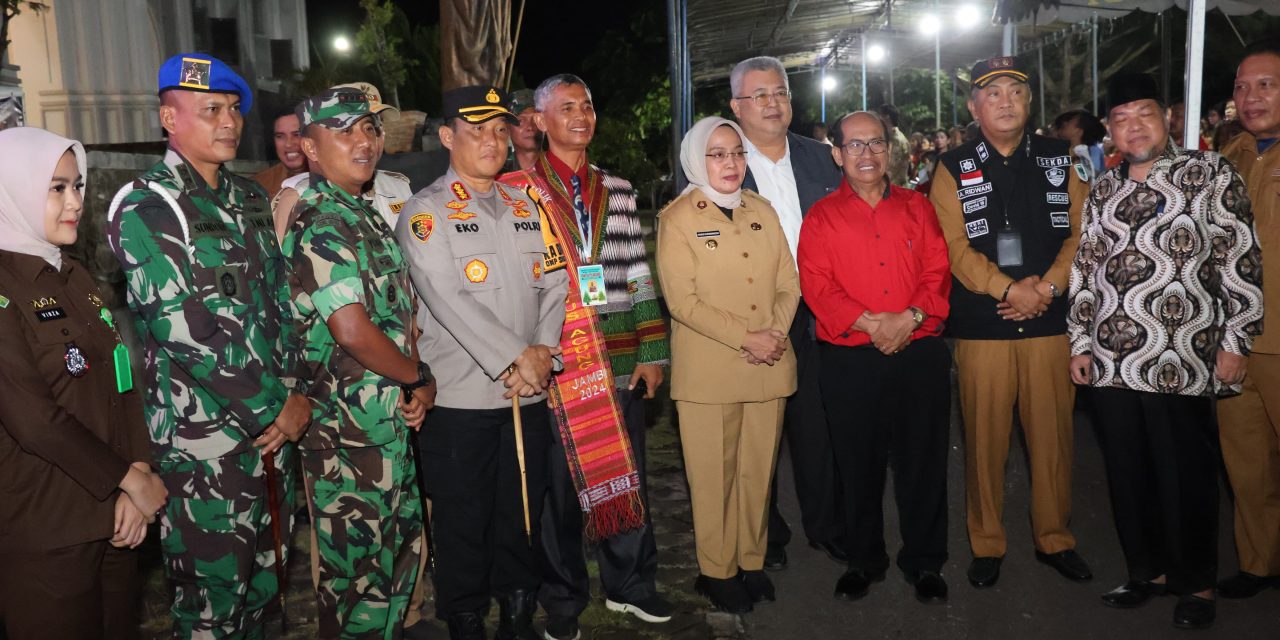 Kapolresta Jambi Bersama Forkopimda Tinjau Ibadah Malam Natal 2024 di 2 Gereja.