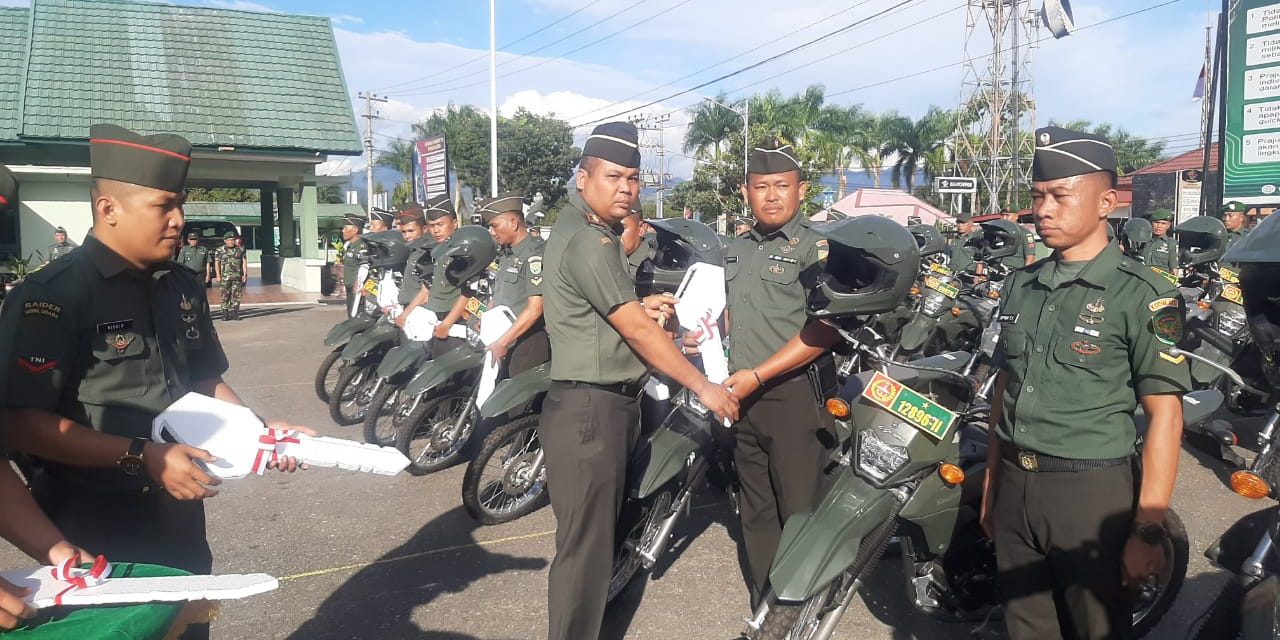 Perkuat Mobilitas Babinsa, Dandim 0417/Kerinci Serahkan 70 Unit Randis Sepeda Motor     