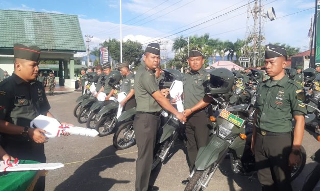 Perkuat Mobilitas Babinsa, Dandim 0417/Kerinci Serahkan 70 Unit Randis Sepeda Motor     