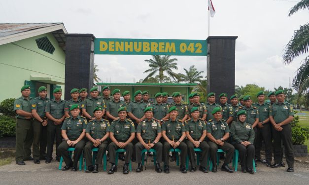 KUNJUNGAN KERJA DAN SILATURAHMI KOMANDAN KOREM 042/GAPU KE DENHUBREM 042/GAPU.