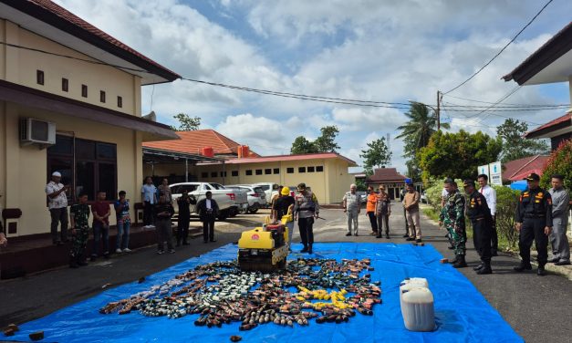 Pabung 0420/Sarko Hadiri Pemusnahan Barang Bukti Hasil Operasi Pekat II Siginjai 2024 Polres Sarolangun