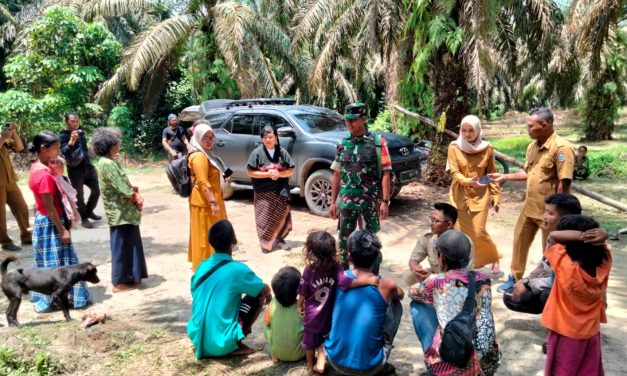 TNI dan Pemerintah Desa Mekar Jaya Bangun Komunikasi dengan Masyarakat dalam Komsos Bersama