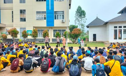 Antisipasi Geng Motor dan Aksi Tawuran Antar Pelajar, Kasat Binmas Polresta Jambi Gelar Sosialisasi Binluh di SMK 3.