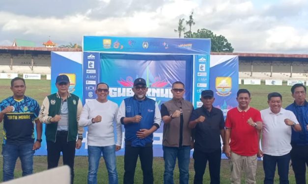 Gubernur Jambi Dr.H.Al Haris.S.sos.MH yang Diwakili Sekda Provinsi Jambi Dr.H.sudirman SH.MH Resmi Menutup Turnamen Sepakbola Piala Gubernur Cup Tahun 2025 Hari Jadi Provinsi Jambi ke-68.
