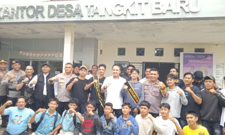 Ditreskrimum Polda Jambi Kombes Pol Manang Soebeti di dampingi Kapolres Muaro Jambi AKBP Heri Supriawan SIK MH Melaksanakan Deklarasi Damai Meletakkan Senjata’ dan terus menciptakan situasi di Kecamatan Sungai Gelam selalu aman dan kondusif