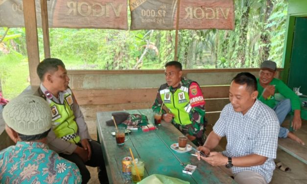 Pererat Hubungan TNI dan Masyarakat, Babinsa Serda Aris Andyanto Laksanakan Komsos di Desa Sungai Bulian