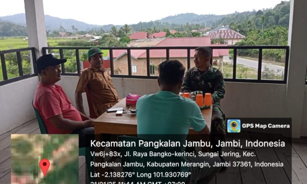 Membangun Kedekatan dengan Warga, Babinsa Sei Manau Laksanakan Komsos di Desa Sei Jering