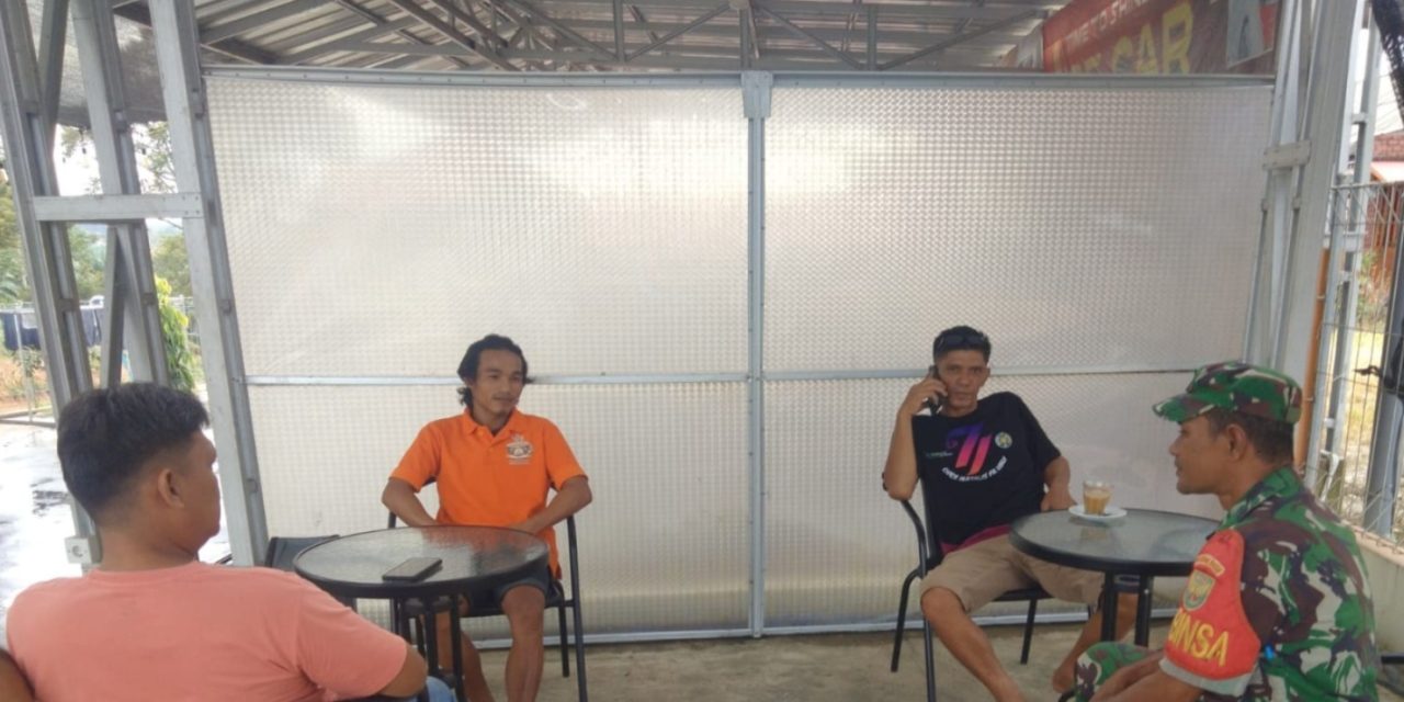 Babinsa Koramil 420-07/Sei Manau Laksanakan Komsos dalam Rangka Pembinaan Teritorial dengan Warga Desa Durian Betakuk