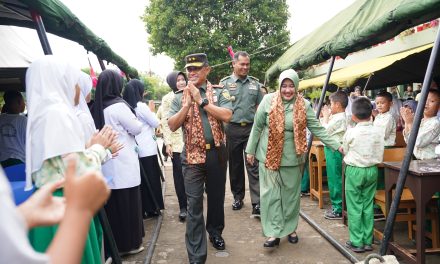 Program Dapur Masuk Sekolah Makan Siang Bergizi bersama Pangdam II/Sriwijaya dan Ketua Persit KCK Daerah II/Sriwijaya