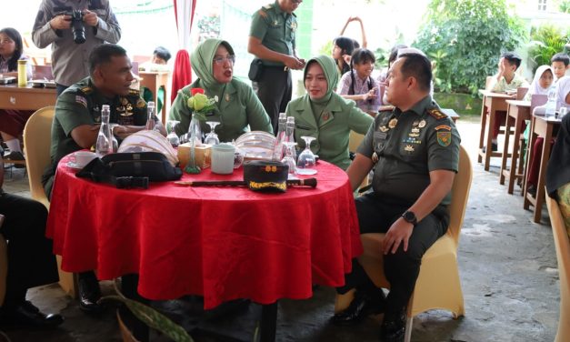 Dandim 0418/Palembang Dampingi Kasrem 044/Gapo Melaksanakan Program Dapur Masuk Sekolah Makan Siang Bergizi Di SD Kartika II – 3