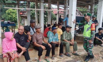 Pererat Hubungan dengan Masyarakat, Babinsa Koramil 420-09/Bangko Laksanakan Komsos di Desa Bukit Beringin