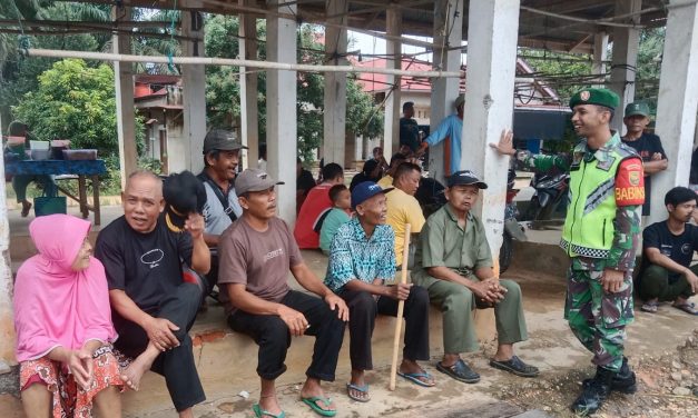 Pererat Hubungan dengan Masyarakat, Babinsa Koramil 420-09/Bangko Laksanakan Komsos di Desa Bukit Beringin