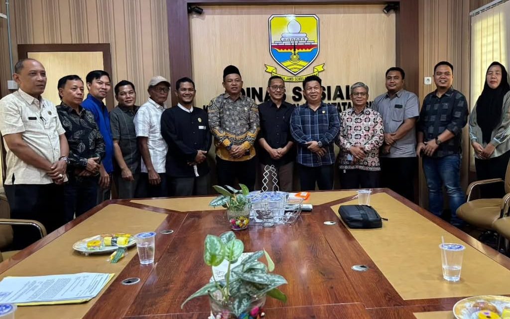 Kepala Dinas Sosialdukcapil Provinsi Jambi Drs. M. ARIF BUDIMAN, MH diwakili oleh Sekretaris Dinas Raden Abdurrasjid S.sos Menerima Kunjungan Kerja DPRD kabupaten Merangin Tahun 2025