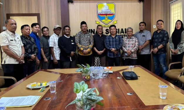 Kepala Dinas Sosialdukcapil Provinsi Jambi Drs. M. ARIF BUDIMAN, MH diwakili oleh Sekretaris Dinas Raden Abdurrasjid S.sos Menerima Kunjungan Kerja DPRD kabupaten Merangin Tahun 2025