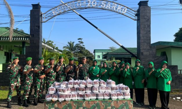 Jumat Berkah di Makodim 0420/Sarko: Koramil 420-09/Bangko Bagikan Sarapan Pagi untuk Warga