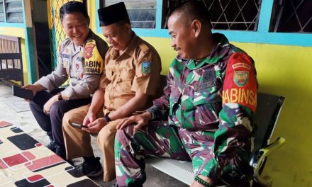 Ciptakan Desa Aman dan Kondusif, Sertu Akil Lukman Bangun Komunikasi Sosial dengan Perangkat Desa Bernai