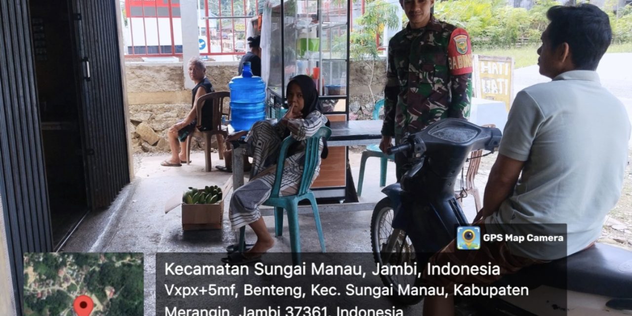 Pembinaan Teritorial di Desa Benteng, Serda M. Ikhsan Bangun Komunikasi Sosial dengan Warga