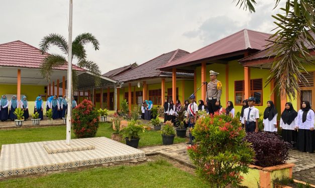 Satlantas Polres Tebo Jadi Pembina Upacara di Sejumlah Sekolah, Sosialisasikan Tertib Berlalu Lintas