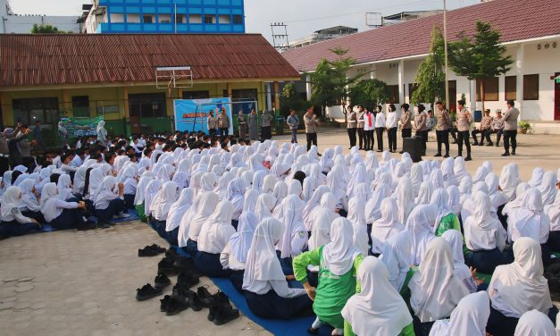 Peduli Masa Depan Generasi Harapan Bangsa, Kapolresta Jambi Turun Langsung Berikan Sosialisasi Terkait Aksi Kenakalan Remaja di SMP Negeri 2.