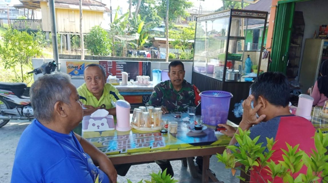 Babinsa Laksanakan Komsos di Desa Bernai untuk Ciptakan Keamanan