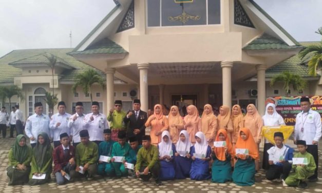 Kemenag Muaro Jambi Menggelar Upacara Bendera Dalam Rangka Peringatan Hari Amal Bhakti Ke-79 Tahun 2025