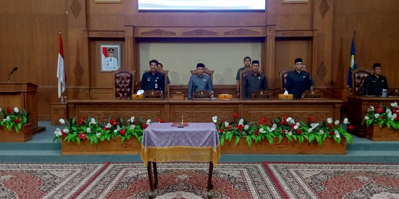 DPRD Kabupaten Muaro Jambi Menetapkan Pasangan BBS – Jun Sebagai Bupati Dan Wakil Bupati Terpilih Periode 2025 – 2030