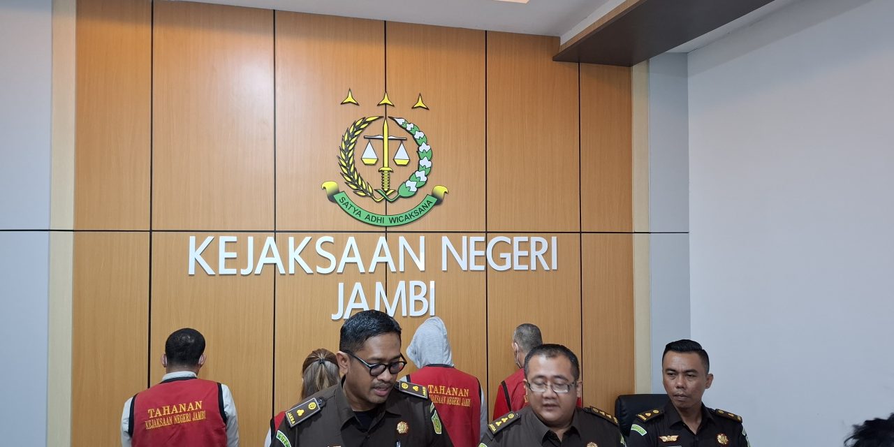 Kejaksaan Negeri Jambi Menerima Penyerahan Tersangka dan Barang Bukti (Tahap II) Terkait Perkara Tindak Pidana Narkotika An Helen Dian Krisnawati dan Didin alias Diding bin Tember