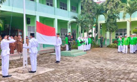 Sukseskan Program Srigernas Danramil 416-06/Muara Bungo Jadi Pembina Upacara di SMA Negeri 2 Bungo