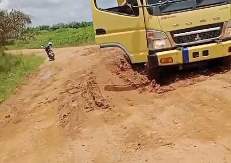 Diduga, Oknum Polri Berinisial “G” Mengawal Minyak Ilegal Di KM 51 Batanghari