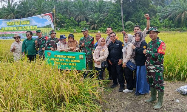 Kolaborasi Antara Instansi Terkait dan Masyarakat Desa Kederasan Panjang Wujudkan Swasembada Pangan, Serda Emil Purwanto Hadirkan Dampak Positif