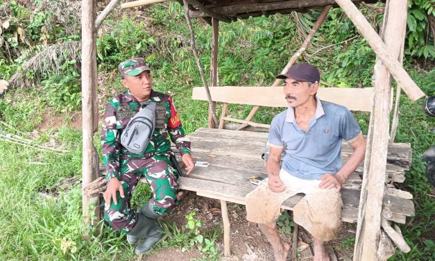 Babinsa Koramil 420-08/Tabir Laksanakan Komsos dengan Warga di Kelurahan Mampun