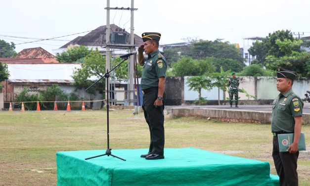 Kodim 0418/Palembang Gelar Upacara Bendera Mingguan di Lapangan Makodim Sekojo .